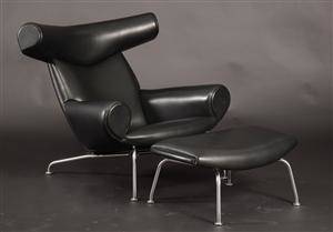 Hans J. Wegner. Lænestol og skammel, model Ox-Chair, EJ 100. 2