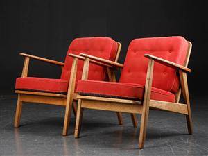 Dansk møbeldesign. Et par lænestole af eg, 1960´erne