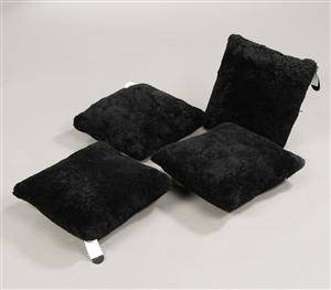 Fire puder af New Zealandsk lammeskind. Farve Black 4