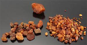 Samling rav på ca. 370 gr.