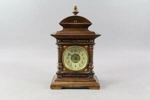 Bordsur i ek Junghans