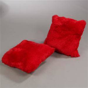 To puder af langhåret New Zealandsk lammeskind. Farve Rød. 2