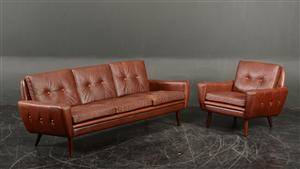 Tre pers. sofa samt lænestol med brunt skind, 1960erne 2