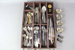 Blandade bestick i rostfritt och nysilver