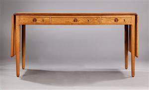 Hans J. Wegner, skrivebord af fineret egetræ, AT-305