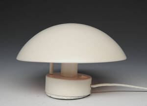Poul Henningsen. PH-Hat væglampet 