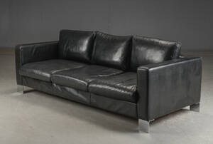 Sofa af sort læder, tre pers.
