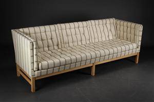 Erik Jørgensen. Fritstående tre-pers. sofa, model EJ 315 