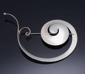 Vivianna Torun Bülow-Hübe for Georg Jensen, stor broche af sølv