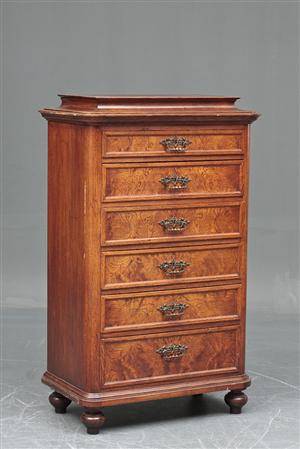 Chiffoniere i eg- og elmetræ med Københavnertop