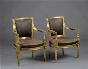 Par armstole af forgyldt træ, sæder af hestehår, Louis XVI stil. 2