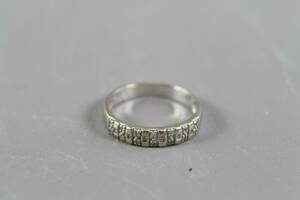 Ring i vitt guld 18 k med vita stenar 0,10 carat