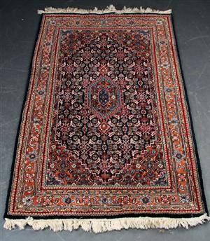 Orientalsk tæppe, uld på bomuld, 185 x 117 cm. 1900-tallet