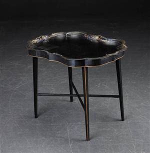 Bakkebord af sortlakeret træ og metal 