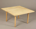 Hans J. Wegner 1914-2007. Sofabord i massivt eg