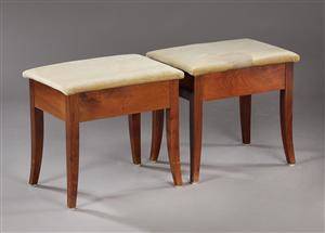 Frits Henningsen, tilskrevet. Et par taburetter. 2