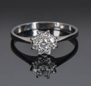 Brillantring af 14 kt hvidguld, ca. 0.16 ct 