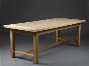 Langbord af massiv egetræ