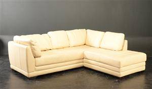 Sofa med puf, betrukket med lyst læder 2