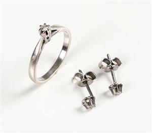 Solitaire ring samt ørestikkere, 14 kt. hvidguld, brillanter 2