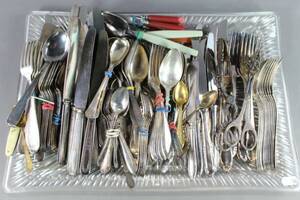 Diverse bestick i rostfritt och nysilver