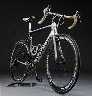 Focus racercykel, hvid, med fuld Sram Force gruppe