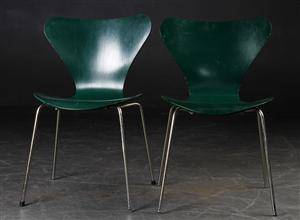 Arne Jacobsen. To Syver stole, Model 3107 2 