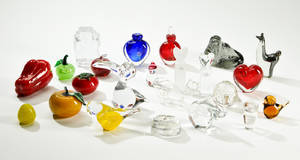 Samling glaseffekter i form af frugter, dyr mm. 23