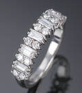 Brillant- og diamantring af 18 kt. hvidguld, i alt ca. 1.00 ct. F-G. Flawless-VVS. London 2001