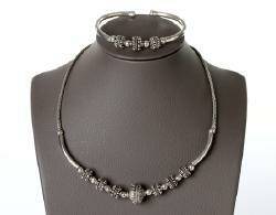 SILVERHALSBAND OCH -ARMBAND