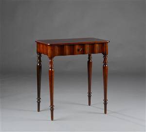 Fritstående sidebord af mahogni, ca. 1880