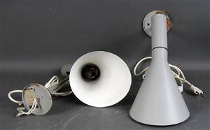 Arne Jacobsen. To AJ-væglamper 2