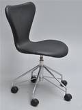 Arne Jacobsen. Kontorstol, model 3117, nybetrukket