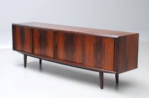 Dansk møbelarkitekt. Lav skænk i Rio-palisander