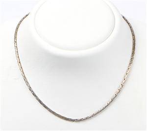 Halscollier af 18 kt hvidguld. Vægt 18,6 gram.