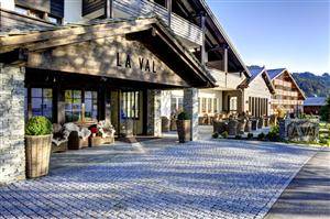 4-tägiger Aufenthalt Wellness, Gourmet und Winterzauber im LA VAL Bergspa Hotel Brigels in der Schweiz für 2 Personen