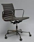 Charles Eames. Kontorstol, Model EA-117  Dark Chrome