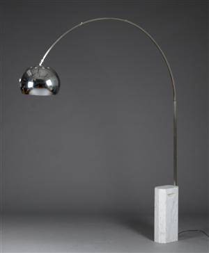 Standerlampe på fod af marmor 