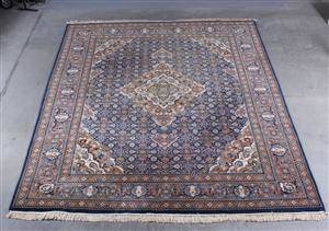 Persisk tæppe. 310 x 253 cm. 