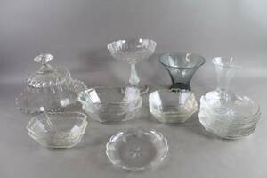 Skålar, fat och vaser i glas 19 delar
