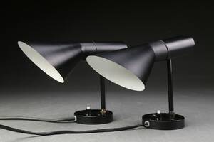 Arne Jacobsen. Par AJ væglamper 2 