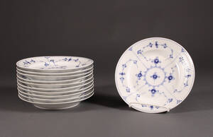 Royal Copenhagen, flade musselmalede middagstallerkener, dessin 176 11