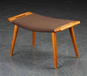 Hans J. Wegner. Skammel til Bamsestolen, eg 