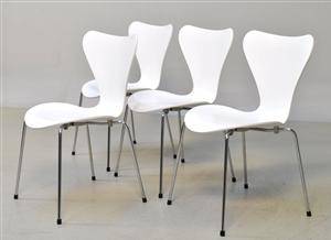 Arne Jacobsen.Sæt på fire stole, model 3107, Syveren 4