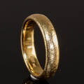 Massiv guldring. 18 kt guld.