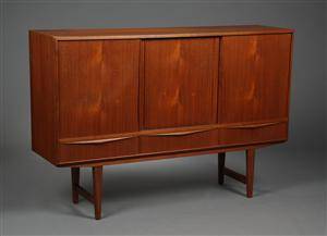 Dansk møbelproducent, høj skænk af teak