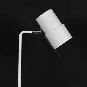 GOLVLAMPA,vitlackerad metall, Hans-Agne Jakobsson.