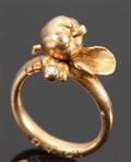 Ole Lynggaard. Love ring nr. 2 med æble prydet med brillant