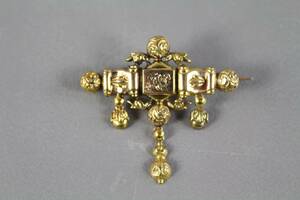 Brosch i guld 18 k IET Q4
