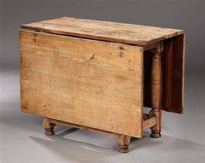 Almueklapbord af fyrretræ, ca. 1800